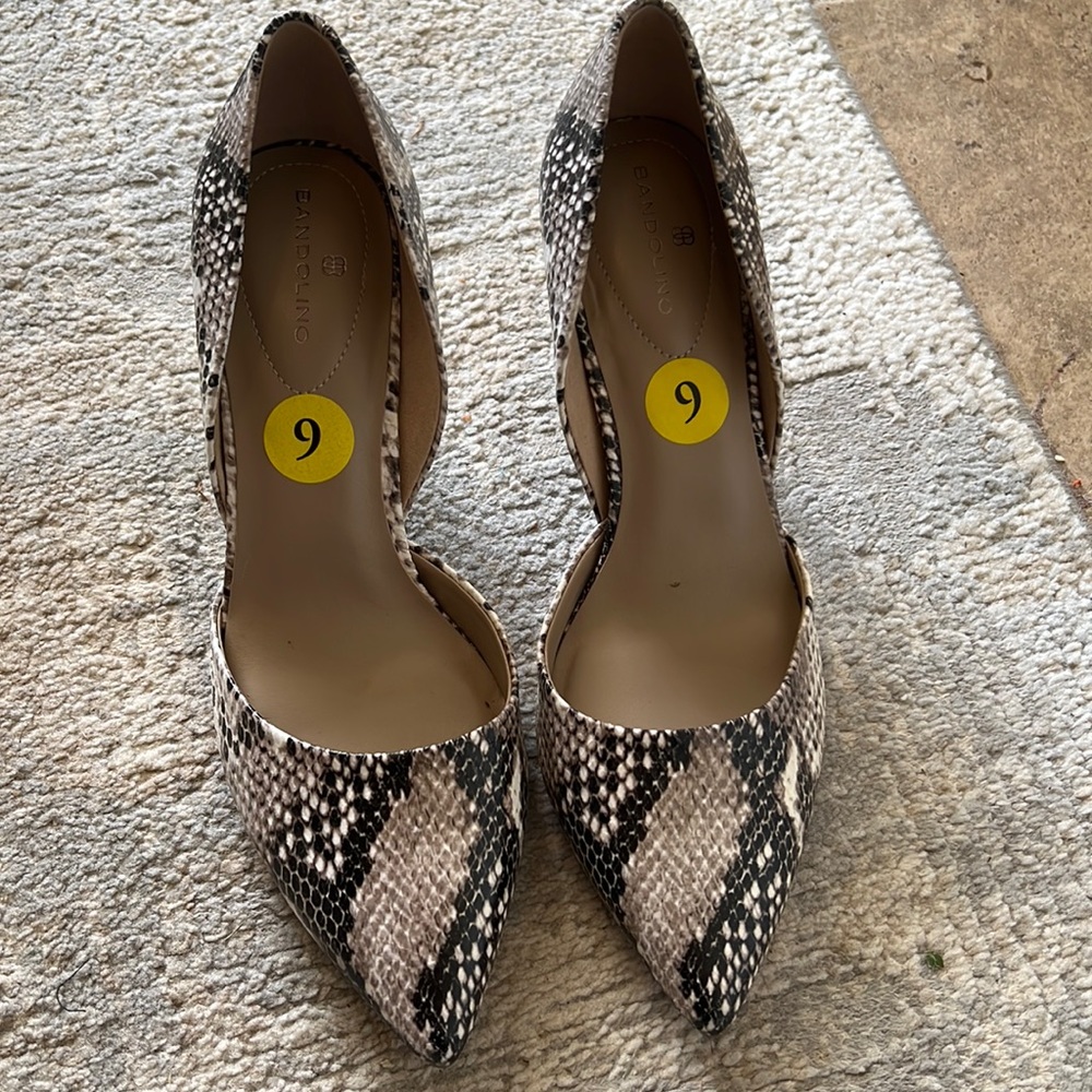 Bandolino snake print heels